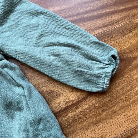 4 for $10 ๐ Carter's Green Top with Floral Pants Set - Picture 5 of 9